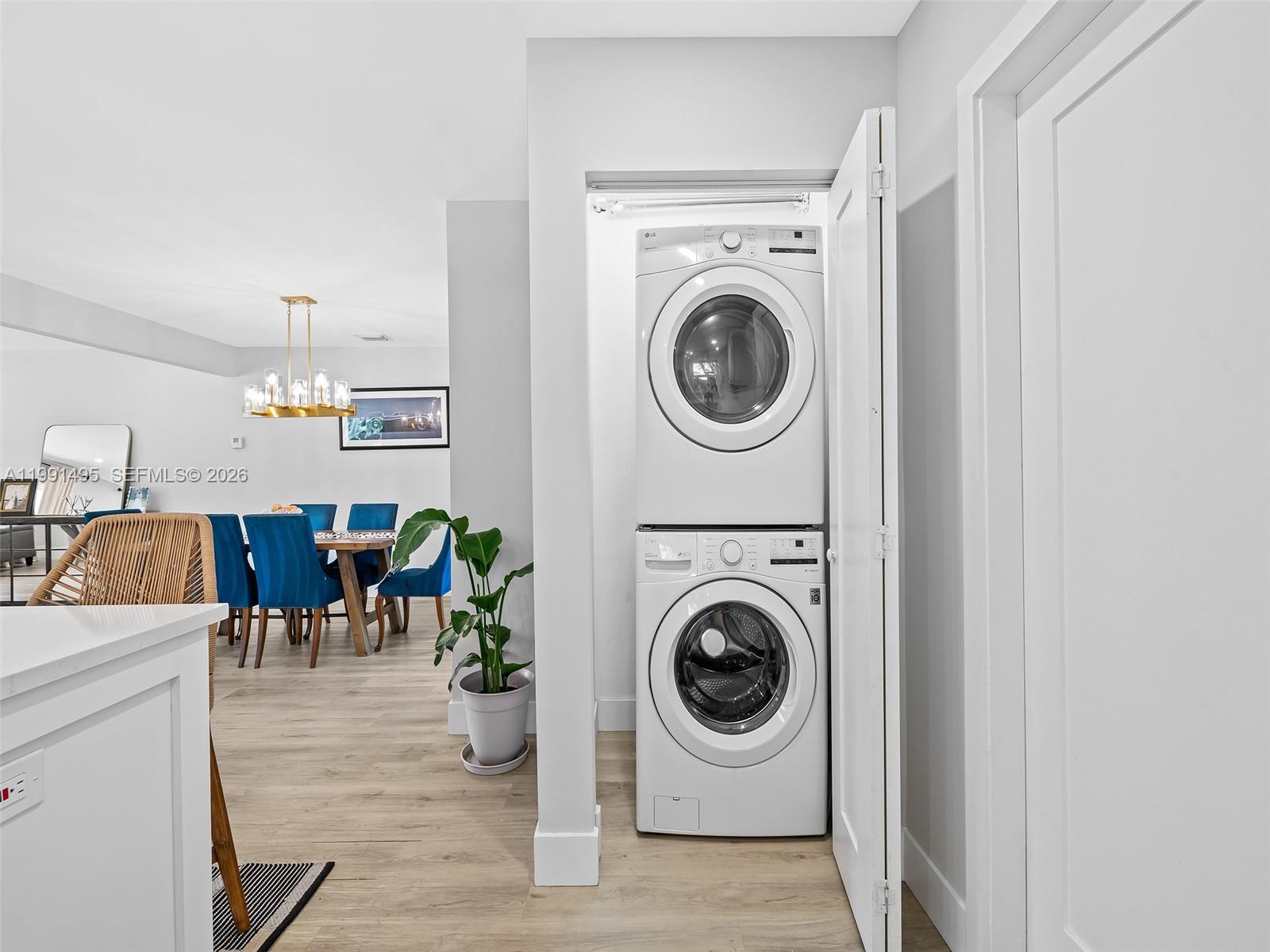 HOLLYWOOD LAKES SECTION - Residential