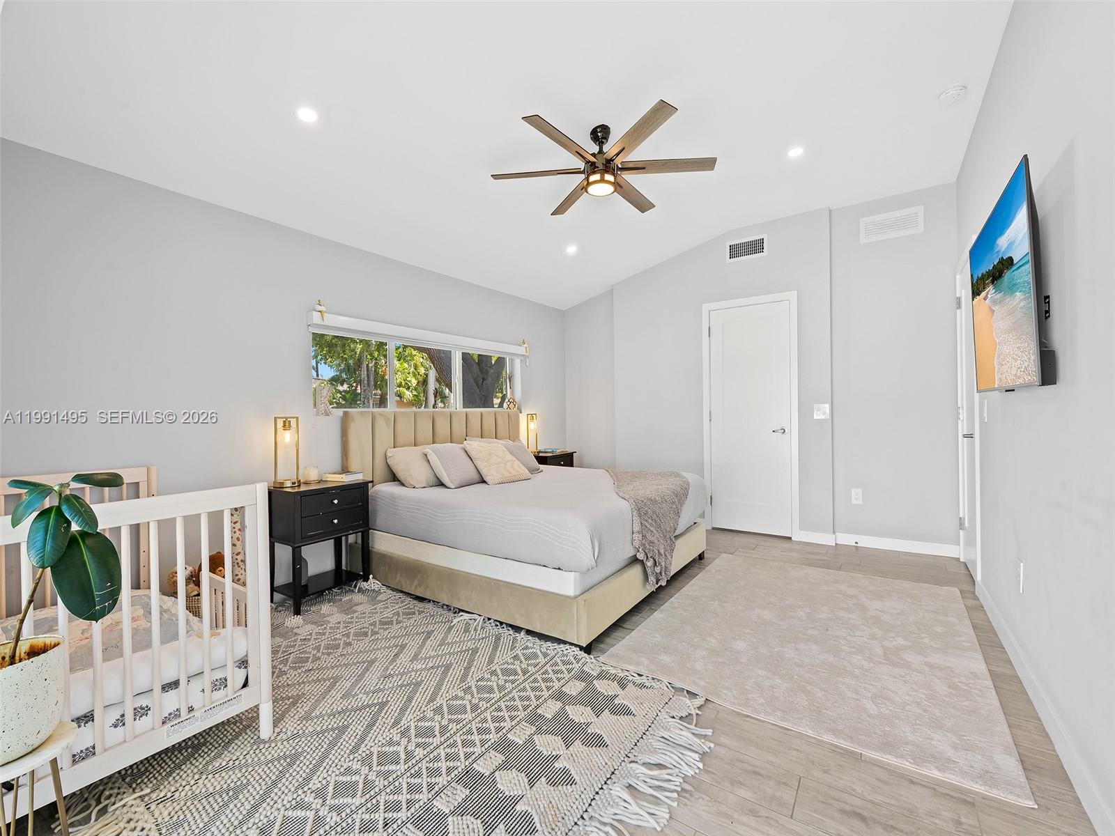 HOLLYWOOD LAKES SECTION - Residential