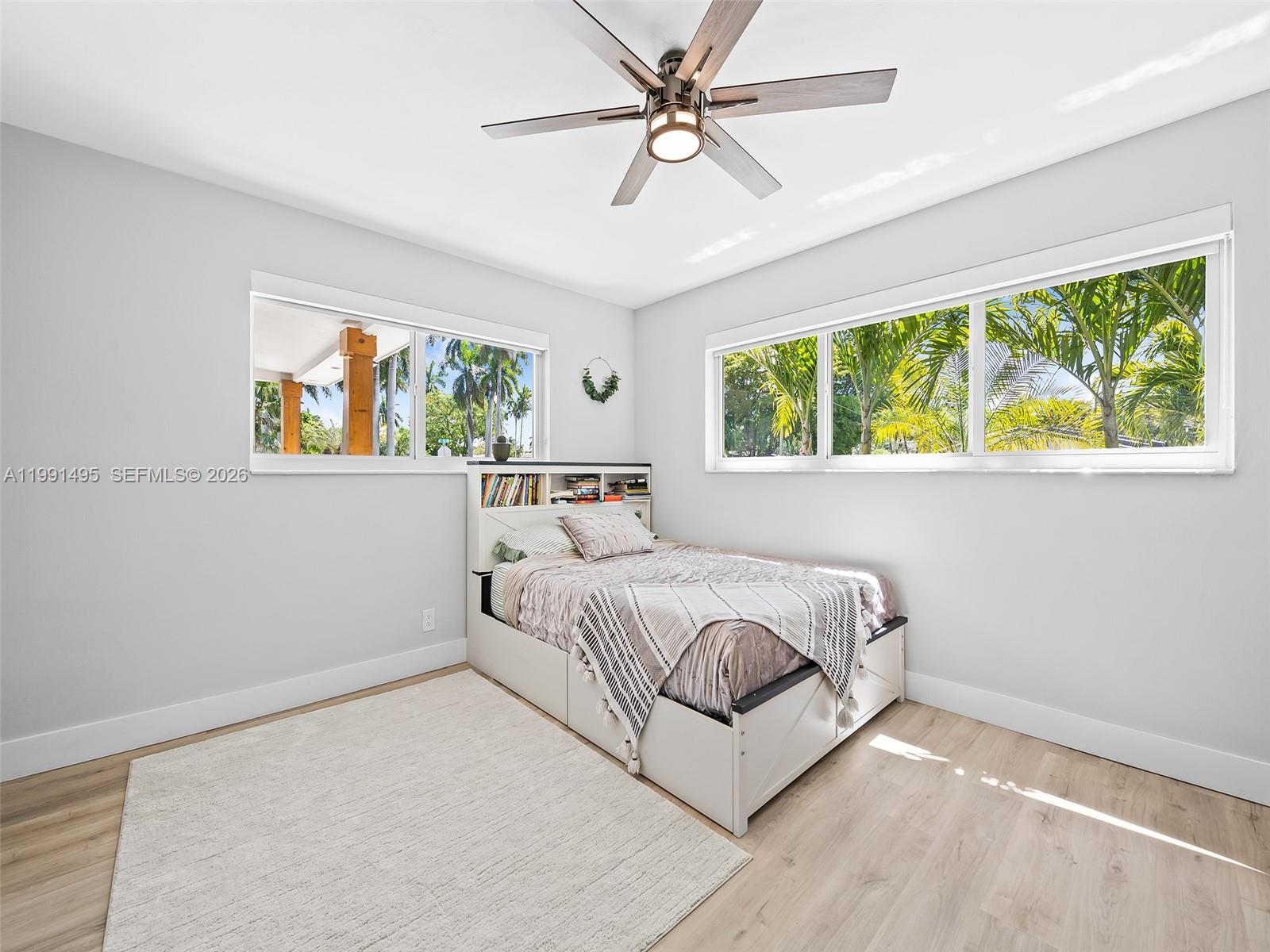 HOLLYWOOD LAKES SECTION - Residential