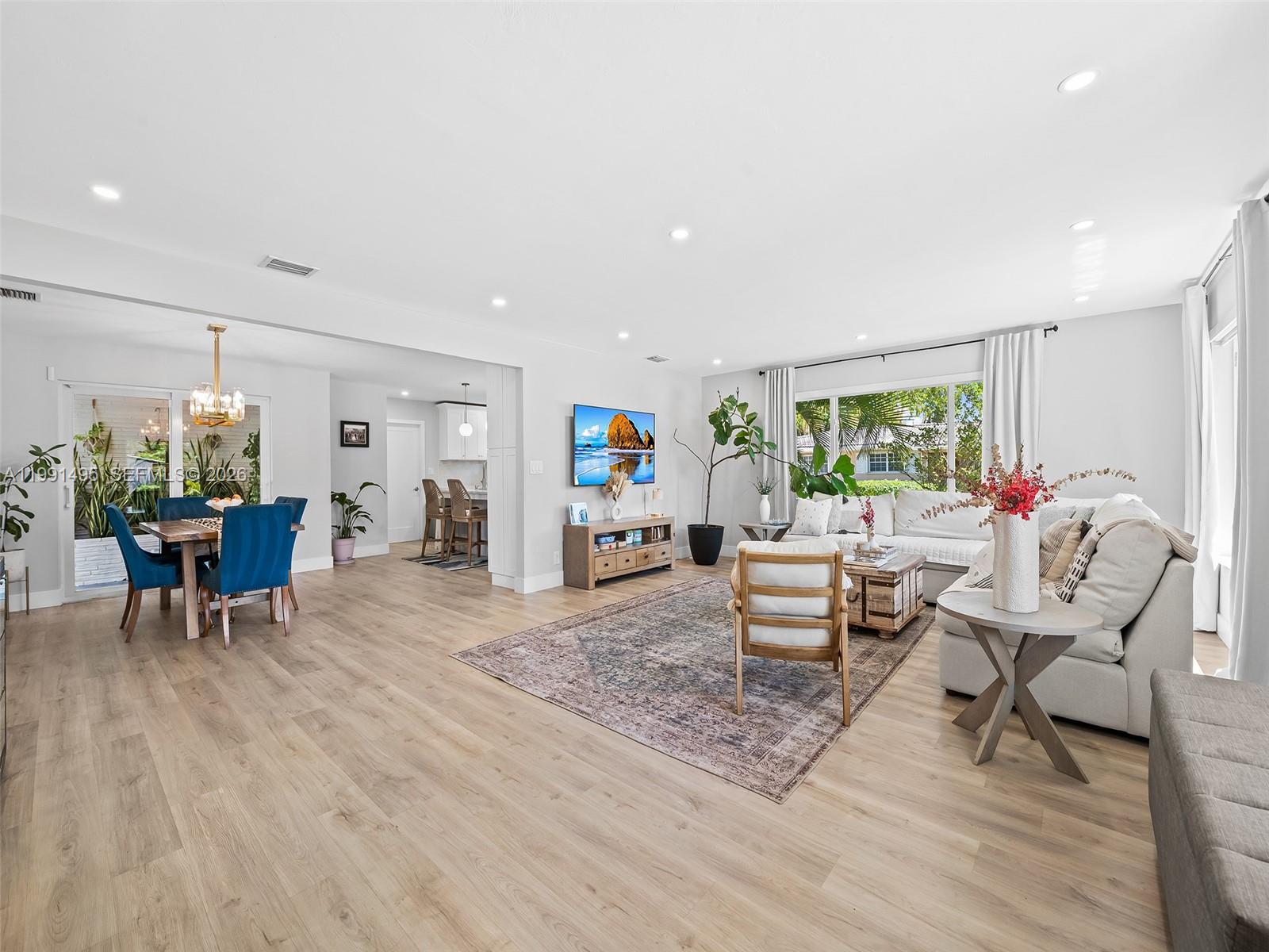 HOLLYWOOD LAKES SECTION - Residential