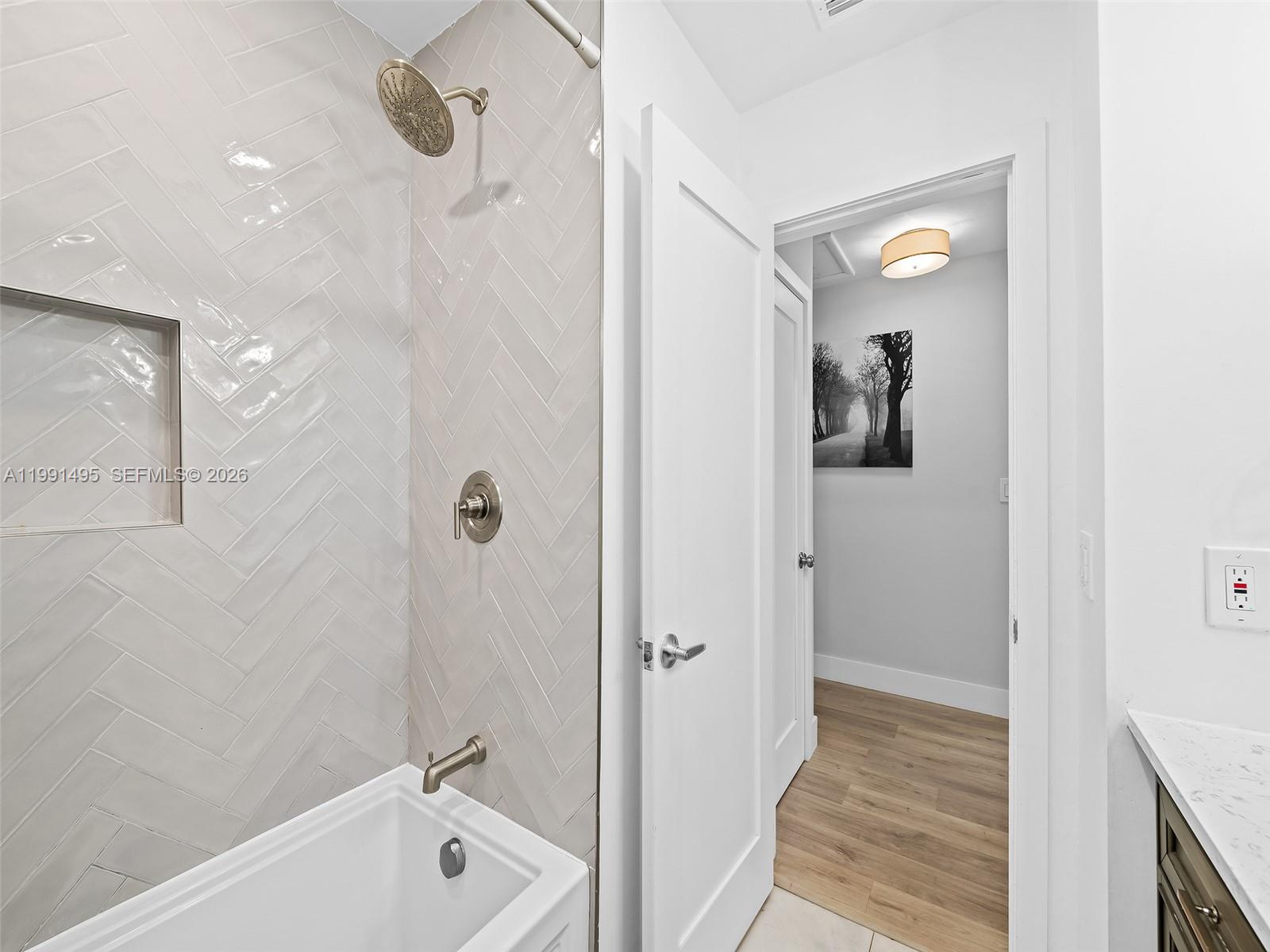 HOLLYWOOD LAKES SECTION - Residential