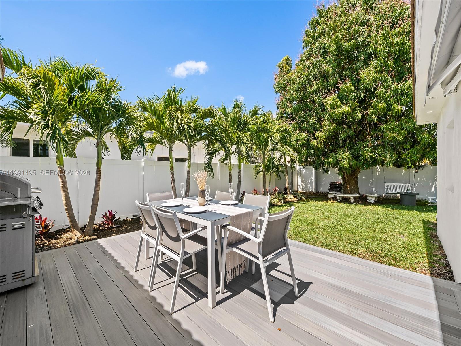 HOLLYWOOD LAKES SECTION - Residential