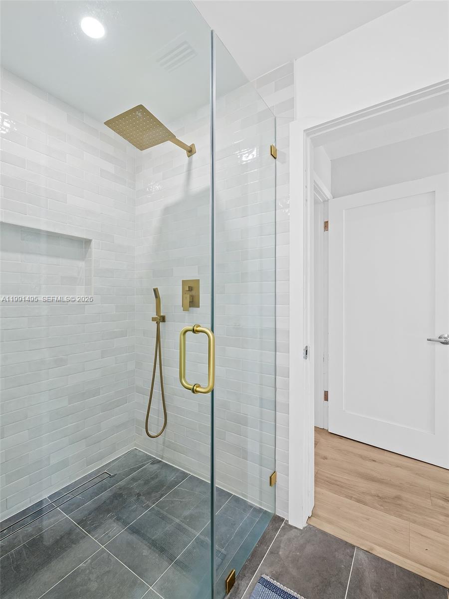 HOLLYWOOD LAKES SECTION - Residential