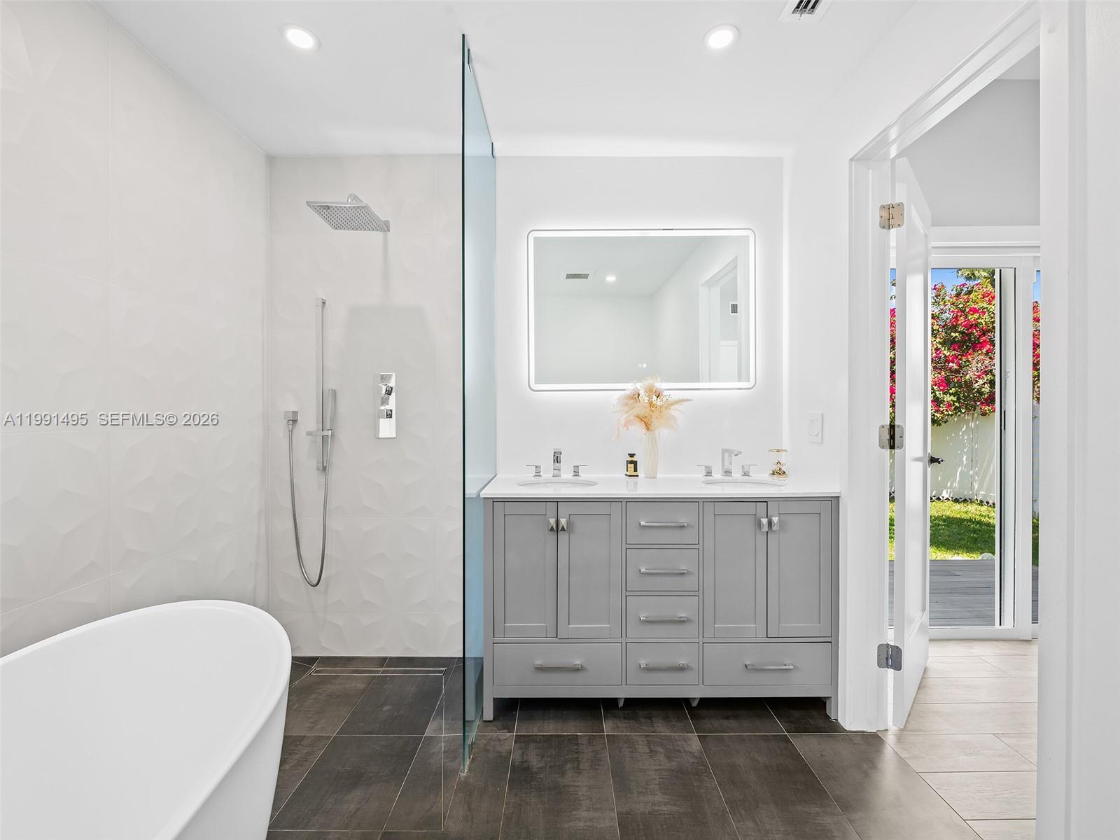 HOLLYWOOD LAKES SECTION - Residential