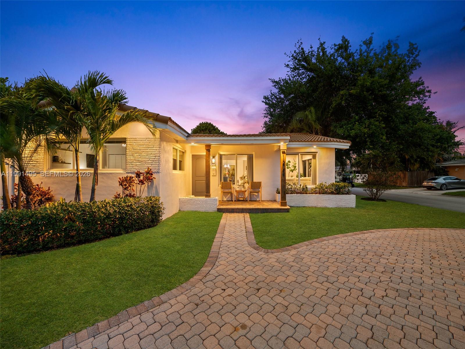 HOLLYWOOD LAKES SECTION - Residential