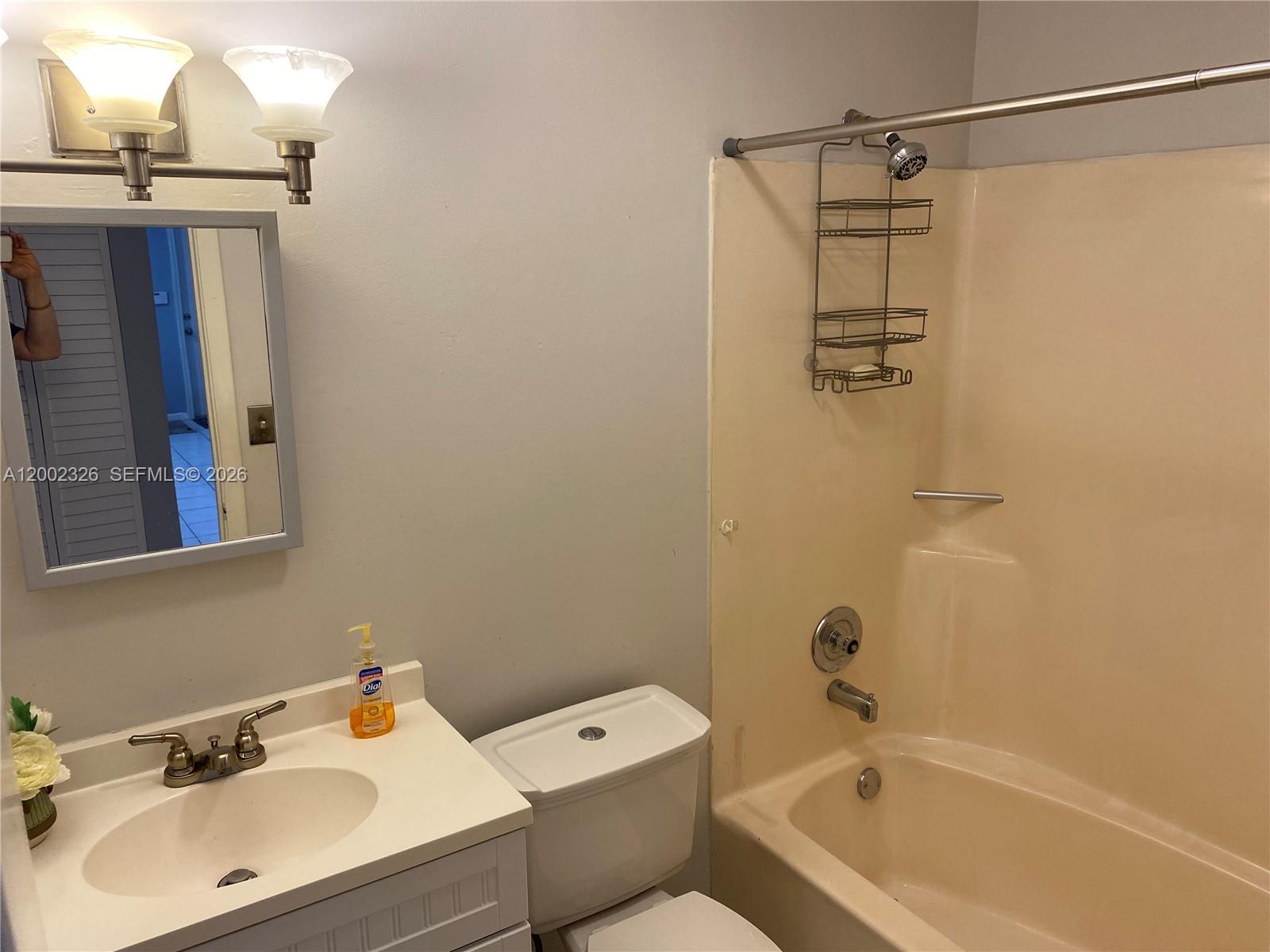 COUNTRY LAKE - Residential Lease