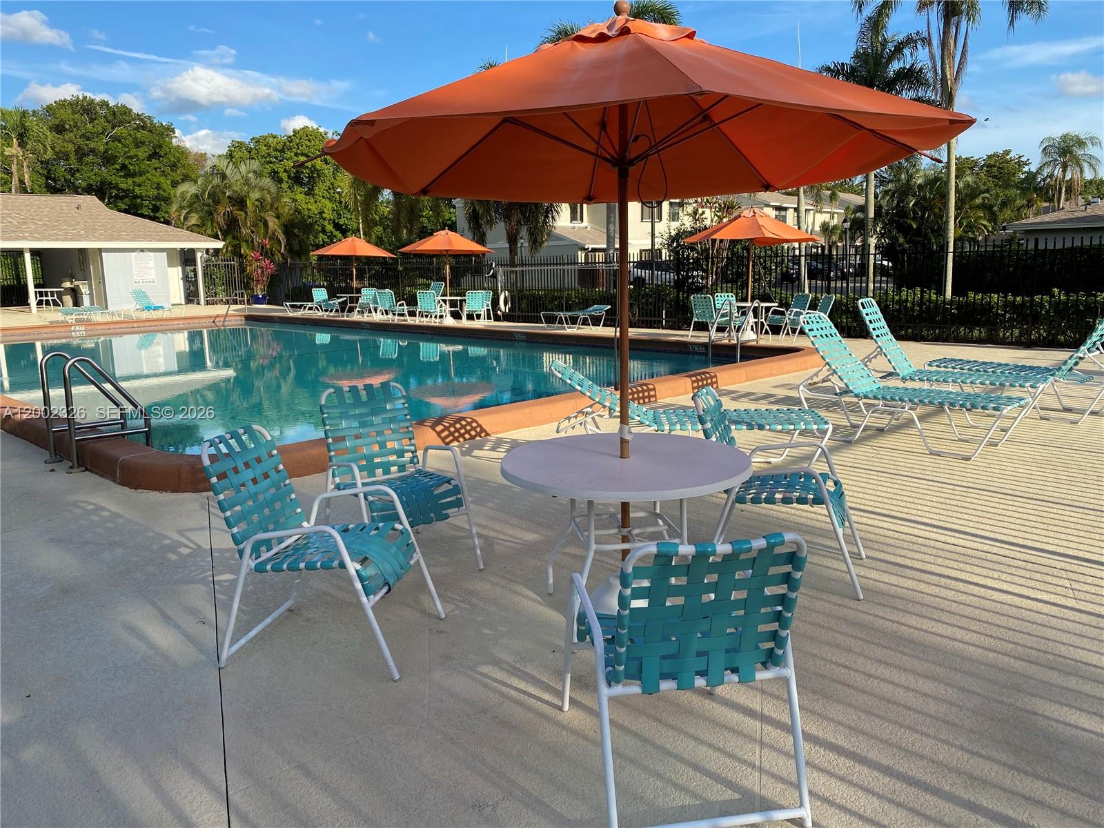 COUNTRY LAKE - Residential Lease