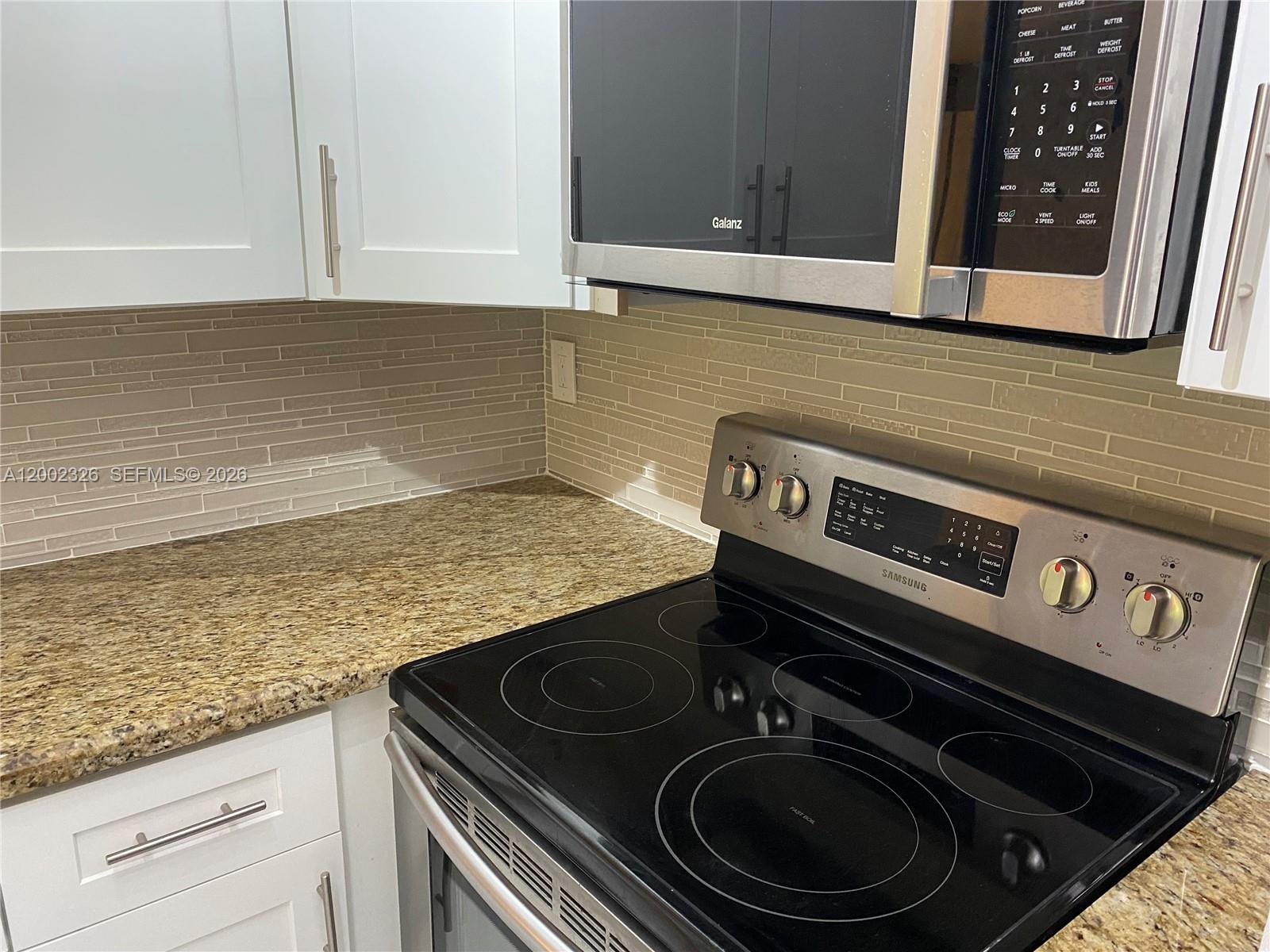 COUNTRY LAKE - Residential Lease