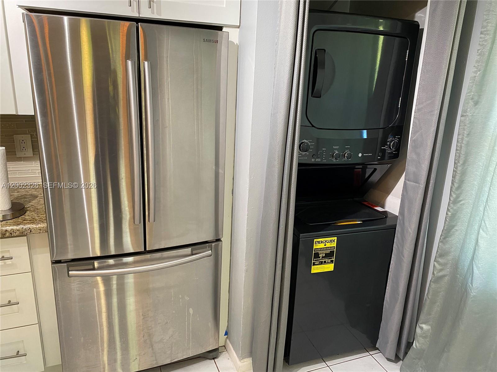 COUNTRY LAKE - Residential Lease