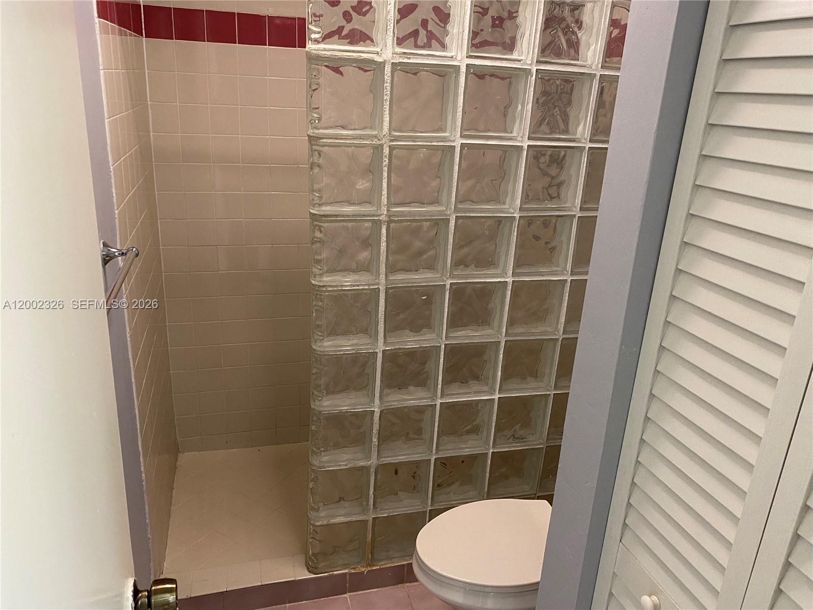 COUNTRY LAKE - Residential Lease