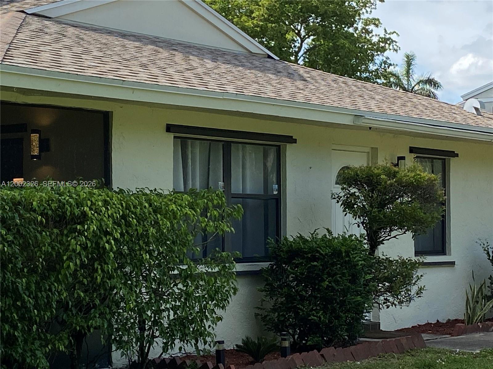 COUNTRY LAKE - Residential Lease