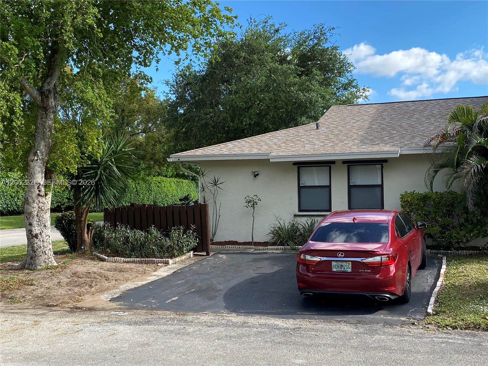 COUNTRY LAKE - Residential Lease