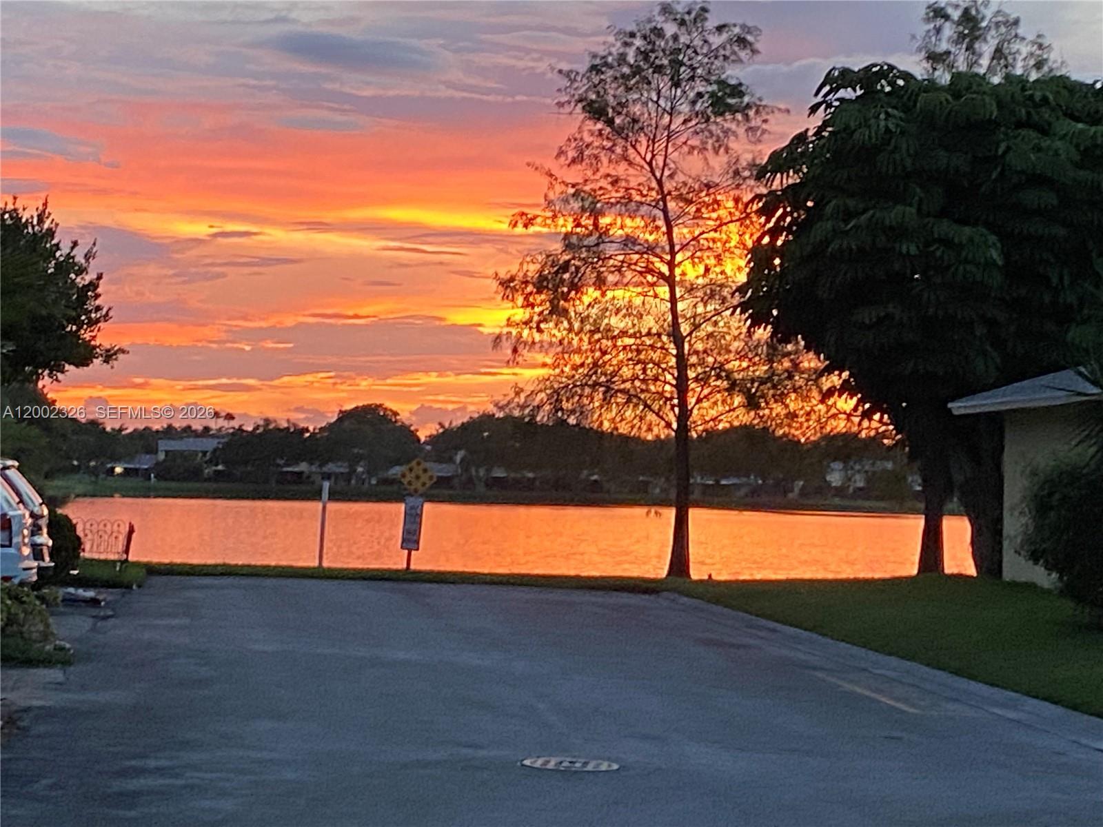 COUNTRY LAKE - Residential Lease