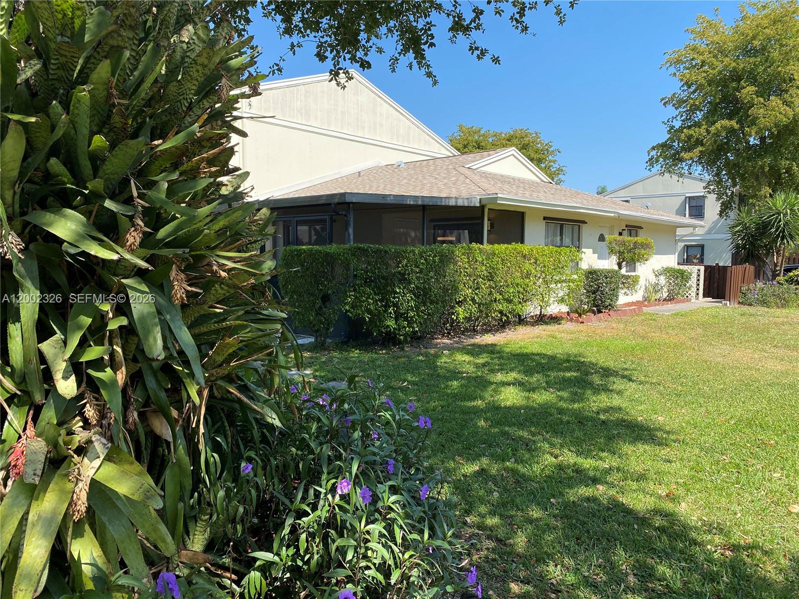 COUNTRY LAKE - Residential Lease