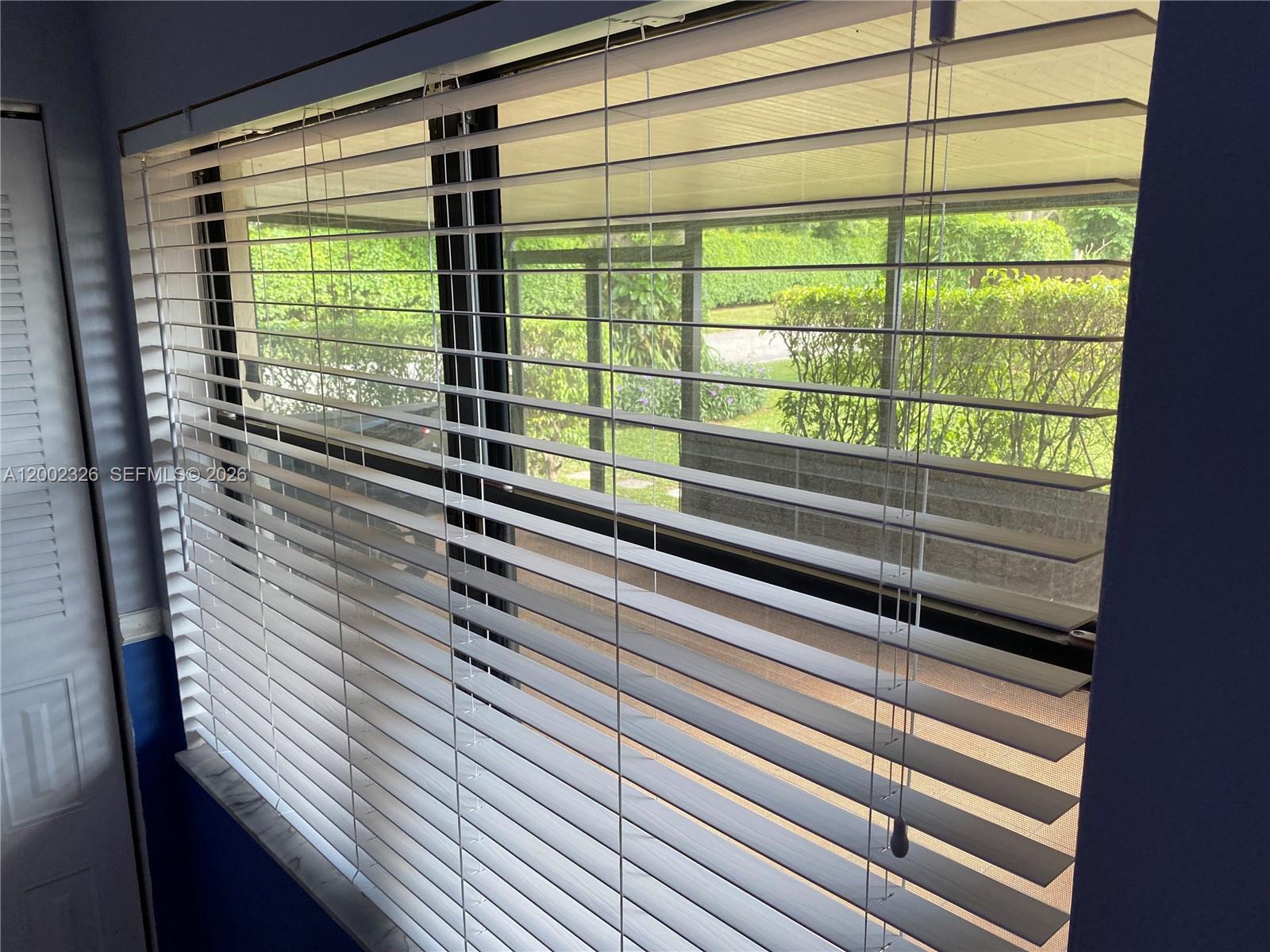 COUNTRY LAKE - Residential Lease