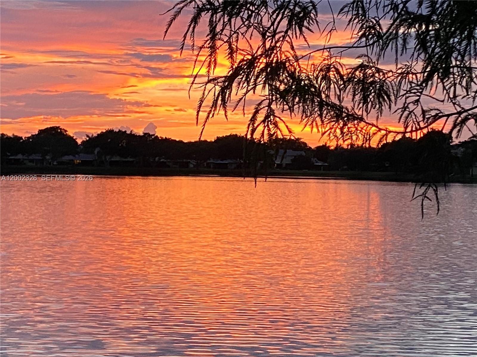 COUNTRY LAKE - Residential Lease