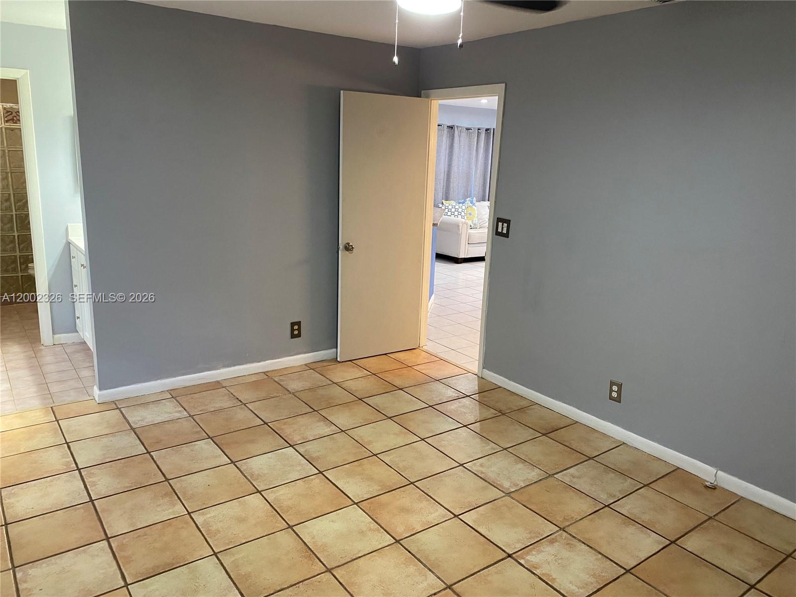 COUNTRY LAKE - Residential Lease