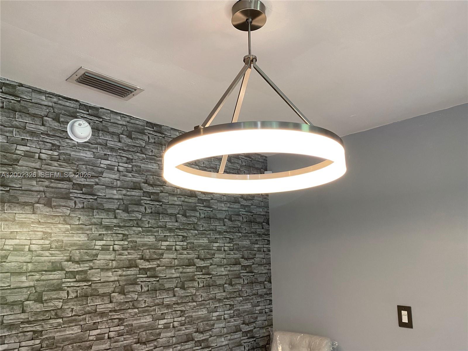 COUNTRY LAKE - Residential Lease