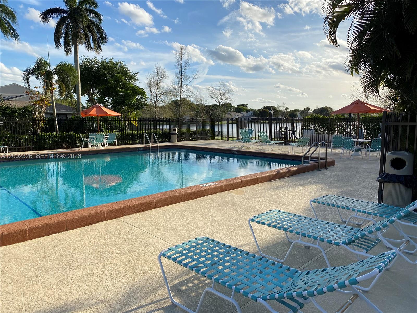 COUNTRY LAKE - Residential Lease