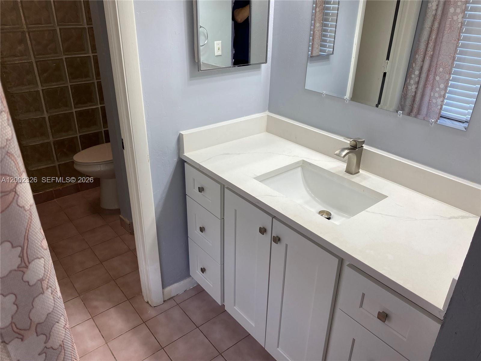 COUNTRY LAKE - Residential Lease