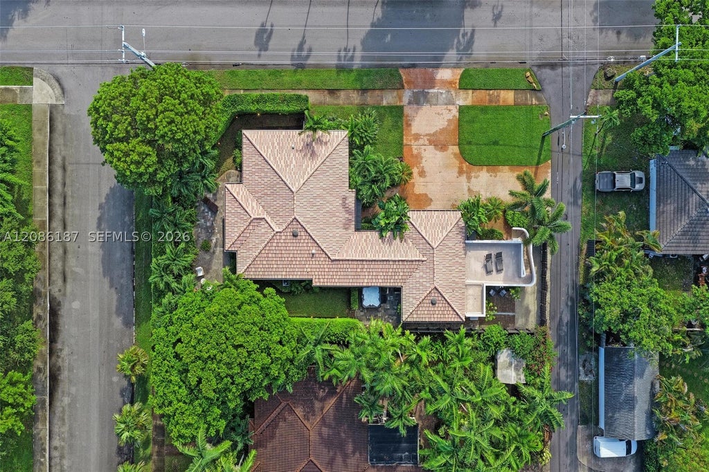 Photo of 712 S 15th Ave, Hollywood, FL 33020 (MLS # A12086187)