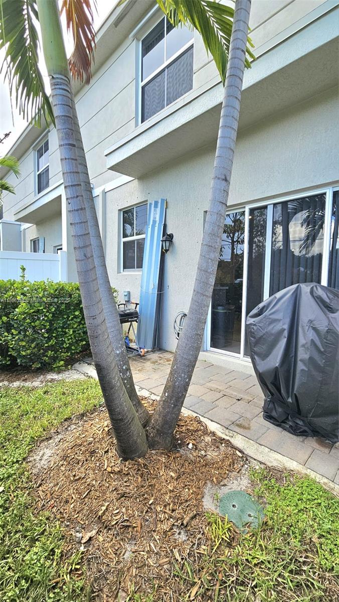 HIGHLAND OAKS - Residential Lease