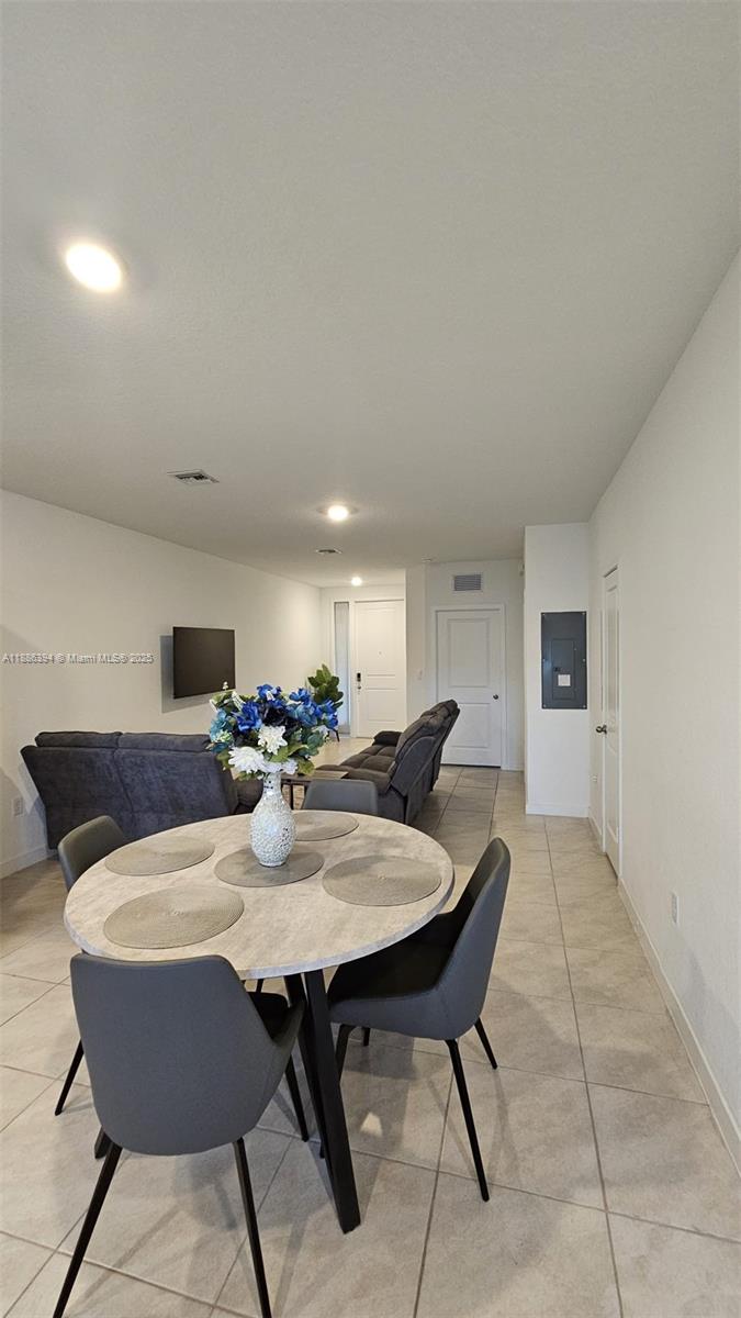 HIGHLAND OAKS - Residential Lease