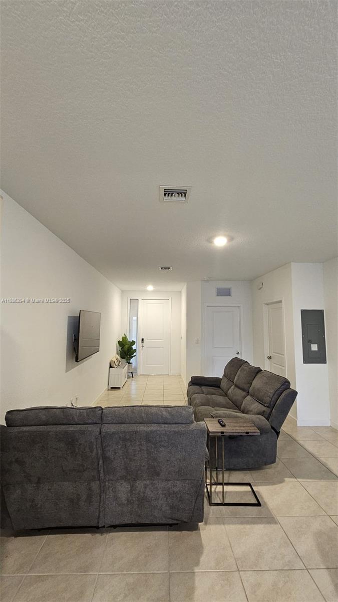 HIGHLAND OAKS - Residential Lease