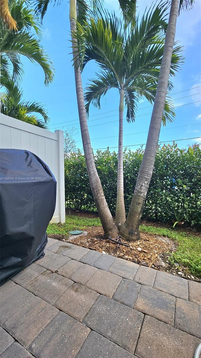 HIGHLAND OAKS - Residential Lease
