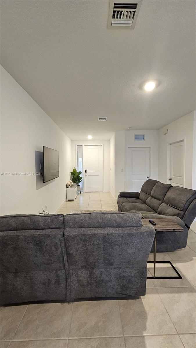 HIGHLAND OAKS - Residential Lease