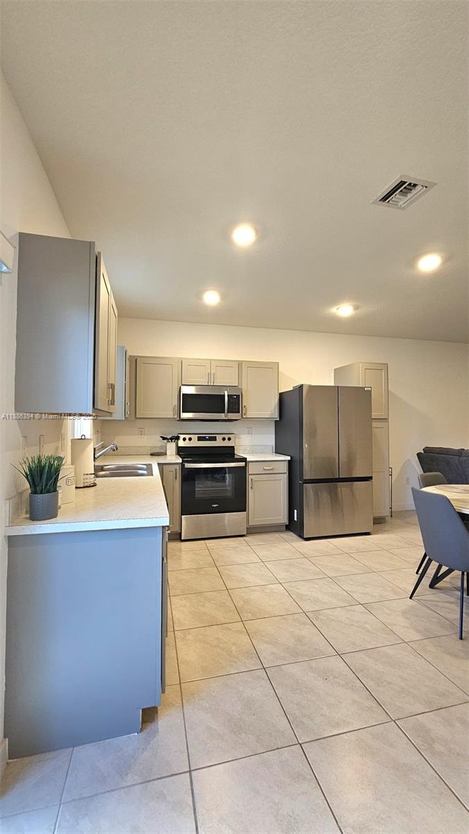 HIGHLAND OAKS - Residential Lease