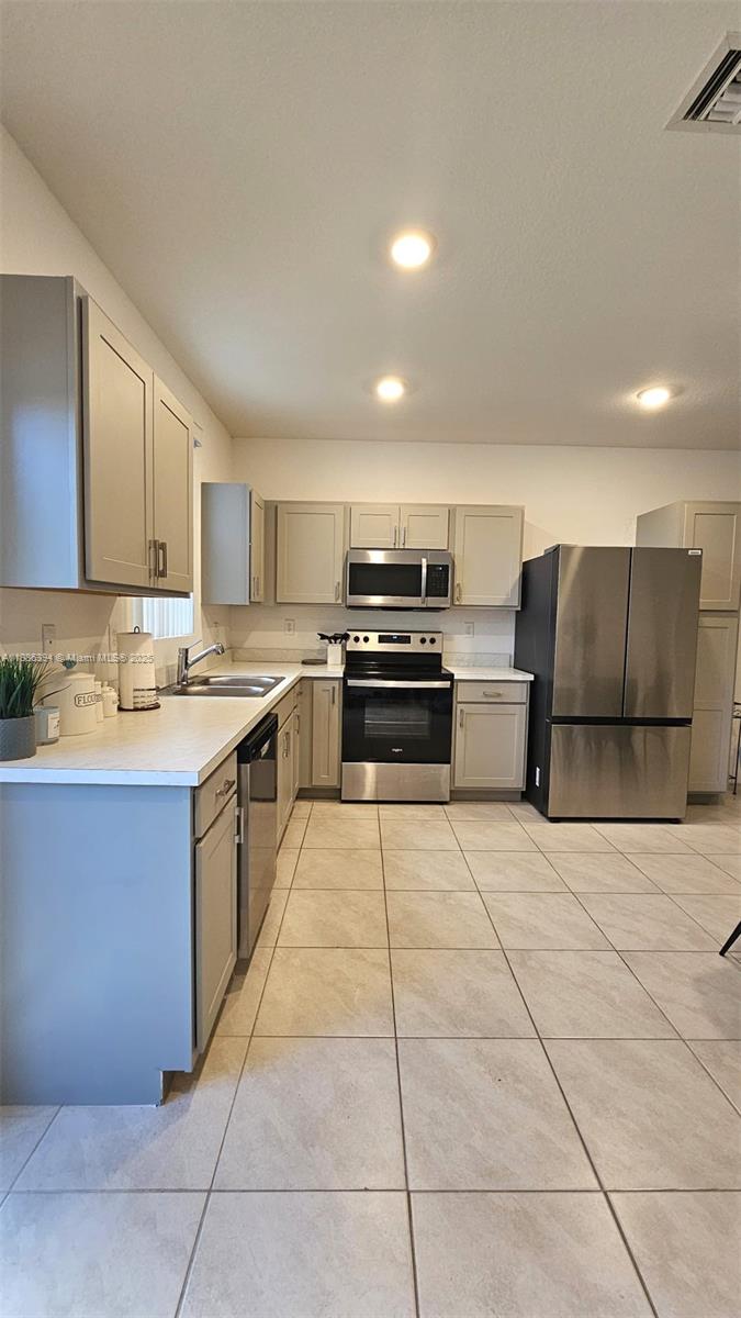 HIGHLAND OAKS - Residential Lease