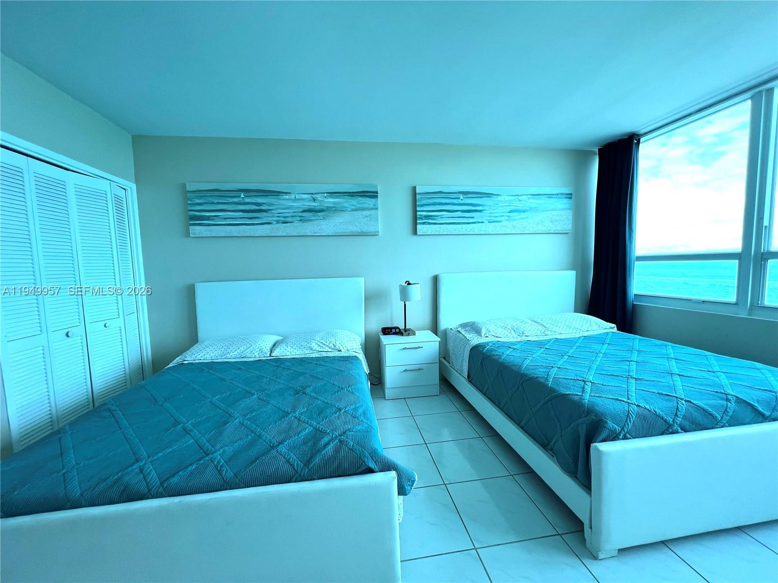 5445 Collins Ave 1425