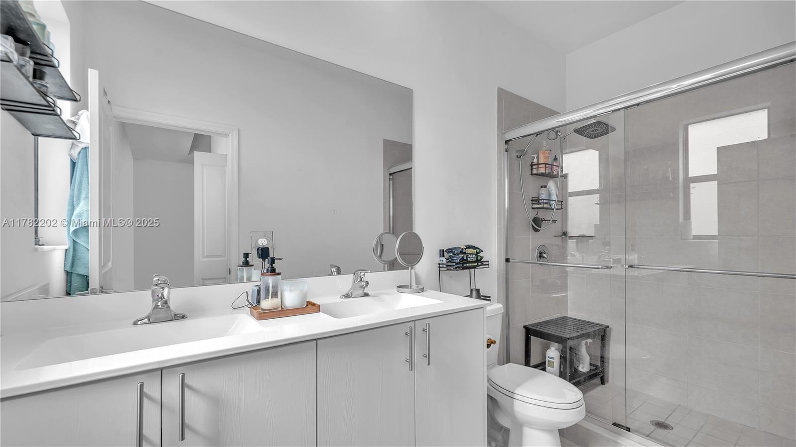 VISTA LAGO - Residential