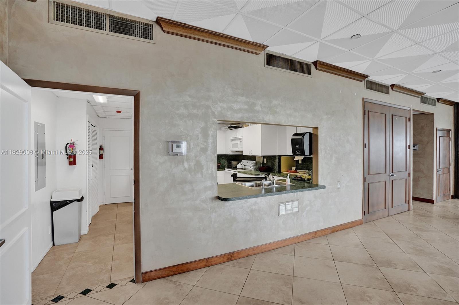 CLARIDGE CONDO - Residential