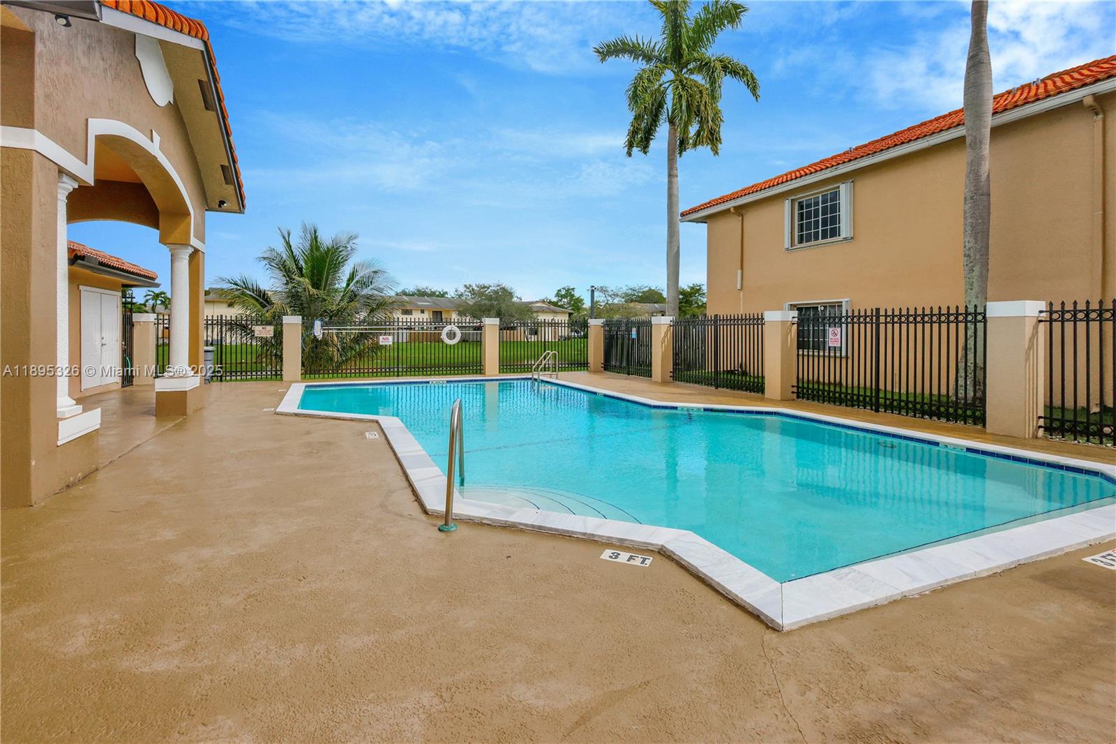 LAGO LINDO TOWNVILLAS CON - Residential