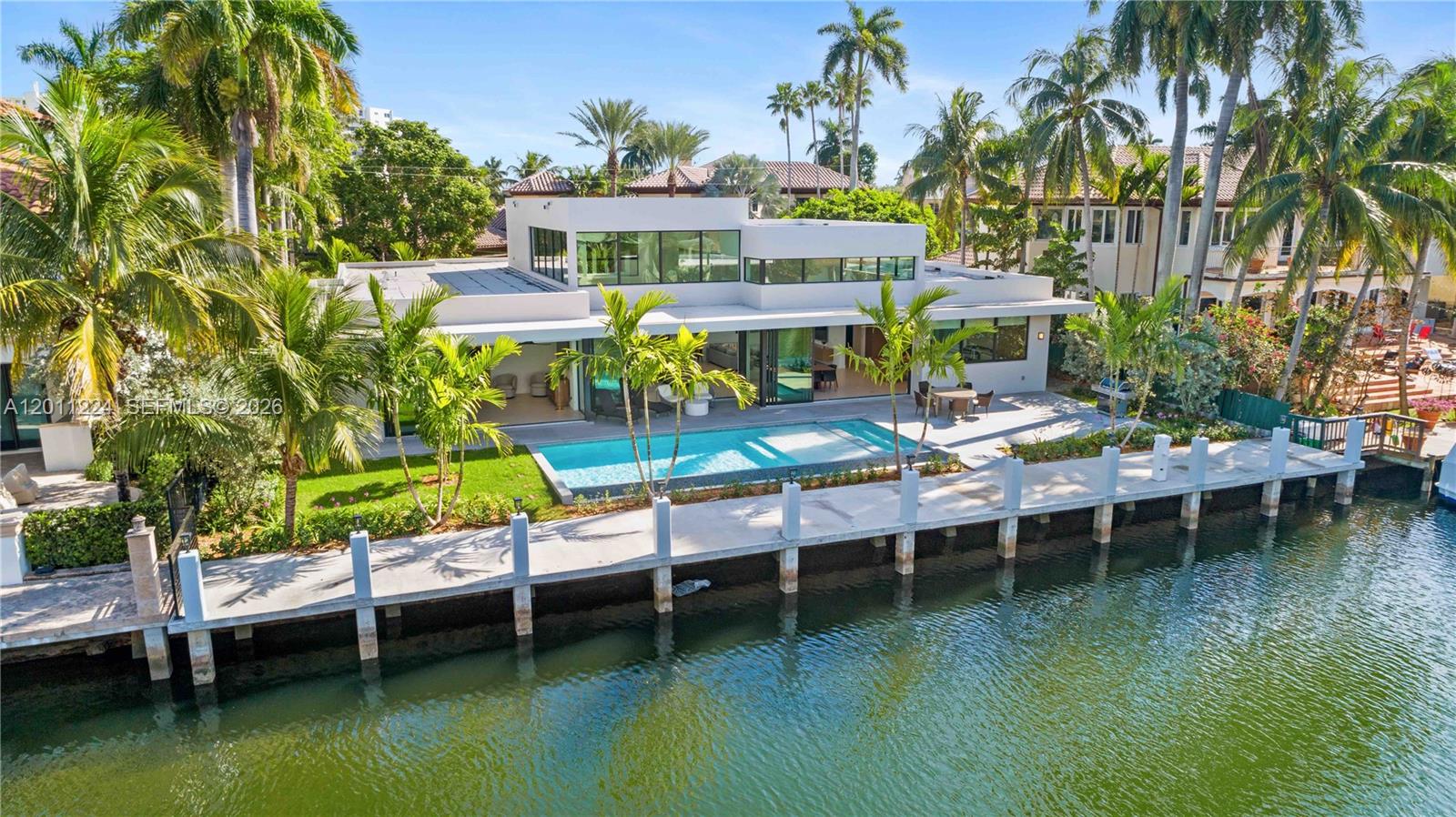 401 Royal Plaza Dr na