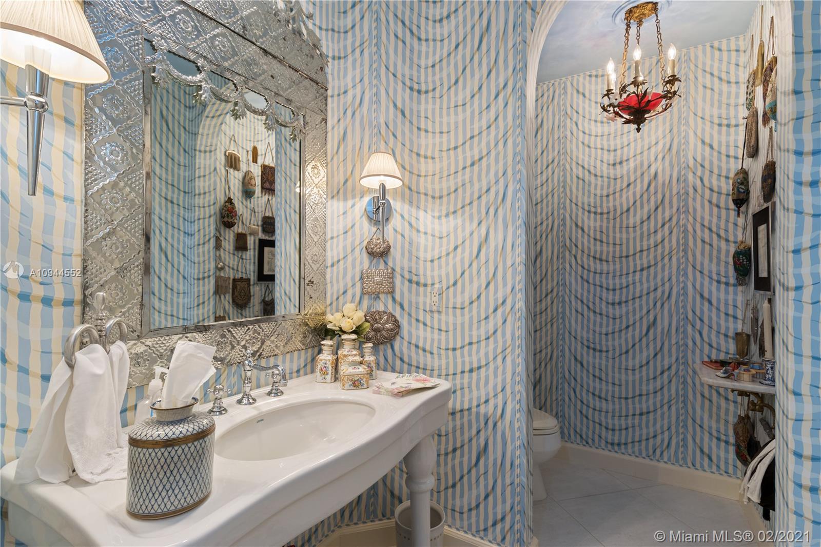 VINTAGE ISLE - Residential