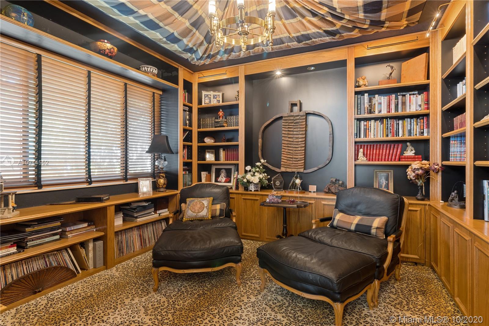 VINTAGE ISLE - Residential