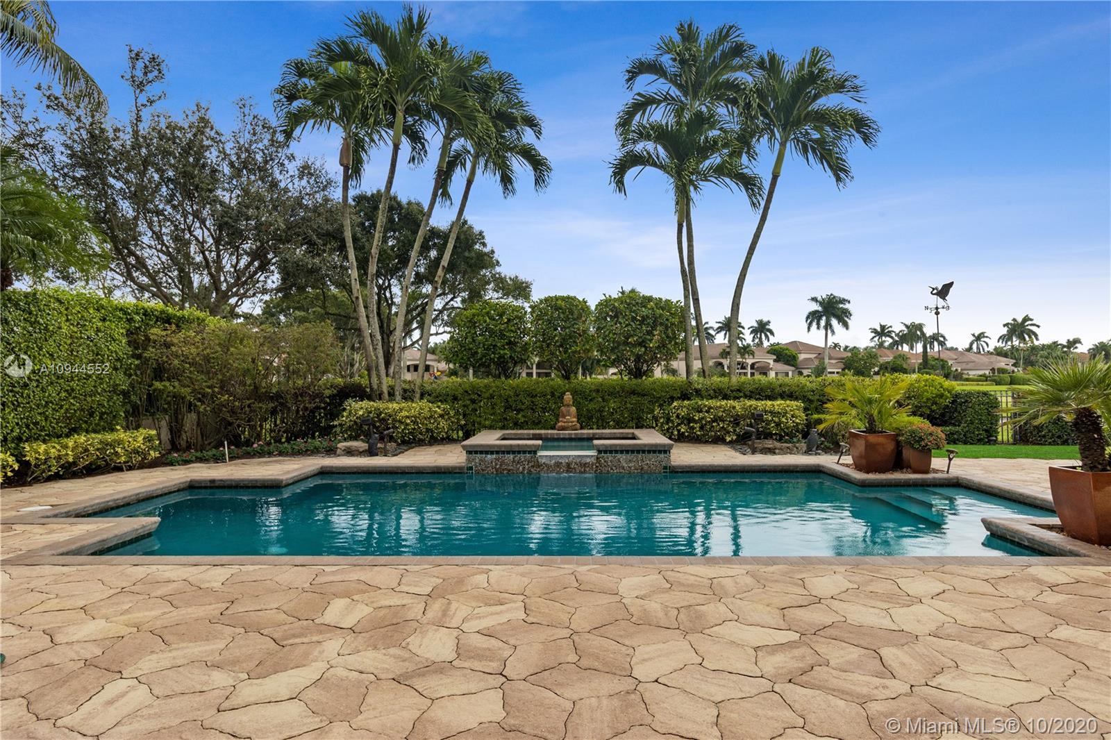 VINTAGE ISLE - Residential