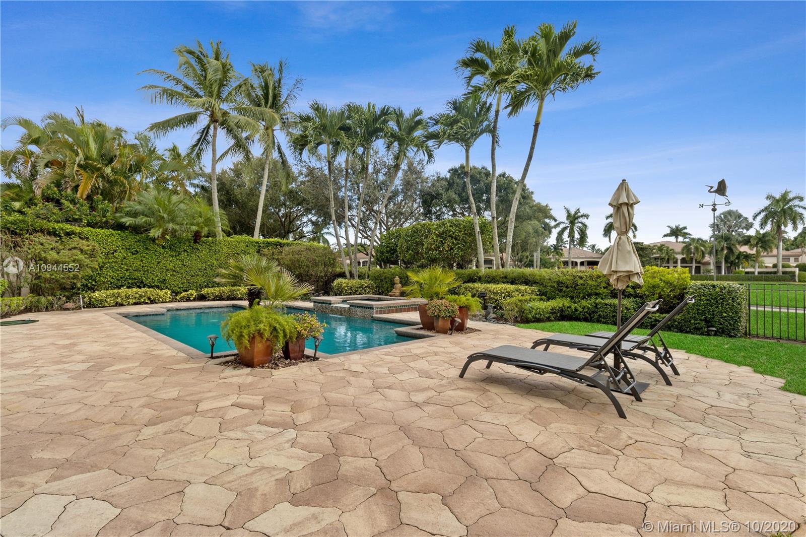 VINTAGE ISLE - Residential