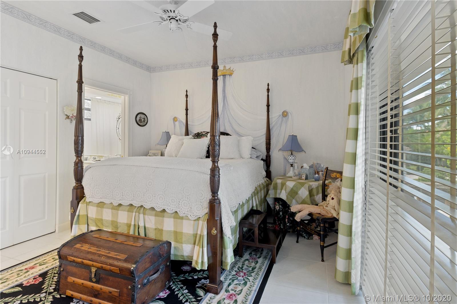 VINTAGE ISLE - Residential