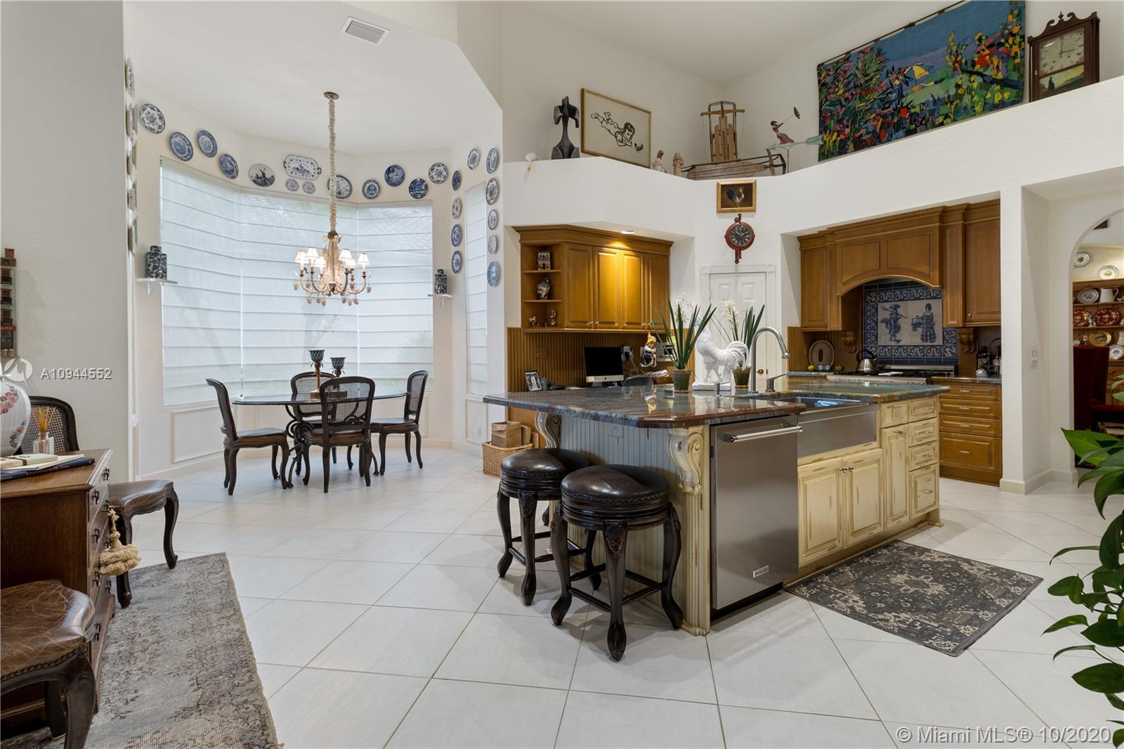 VINTAGE ISLE - Residential