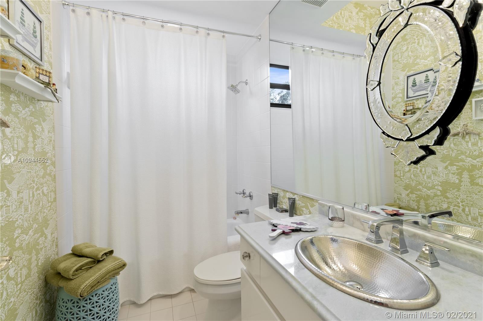 VINTAGE ISLE - Residential