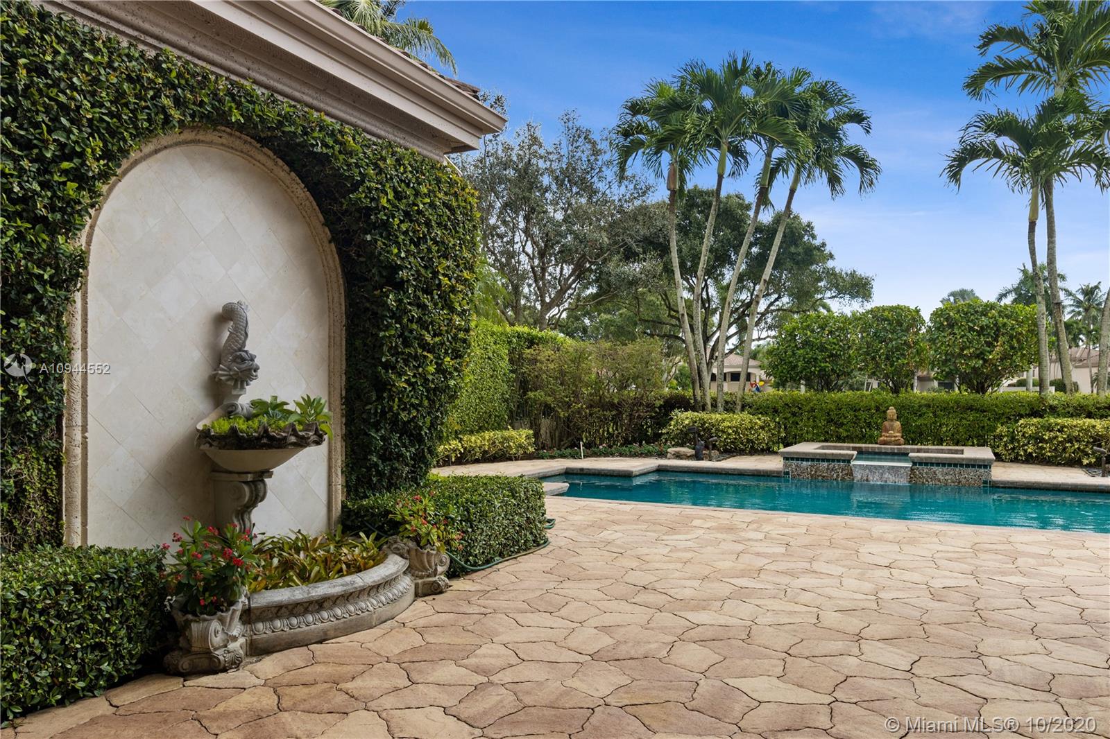 VINTAGE ISLE - Residential