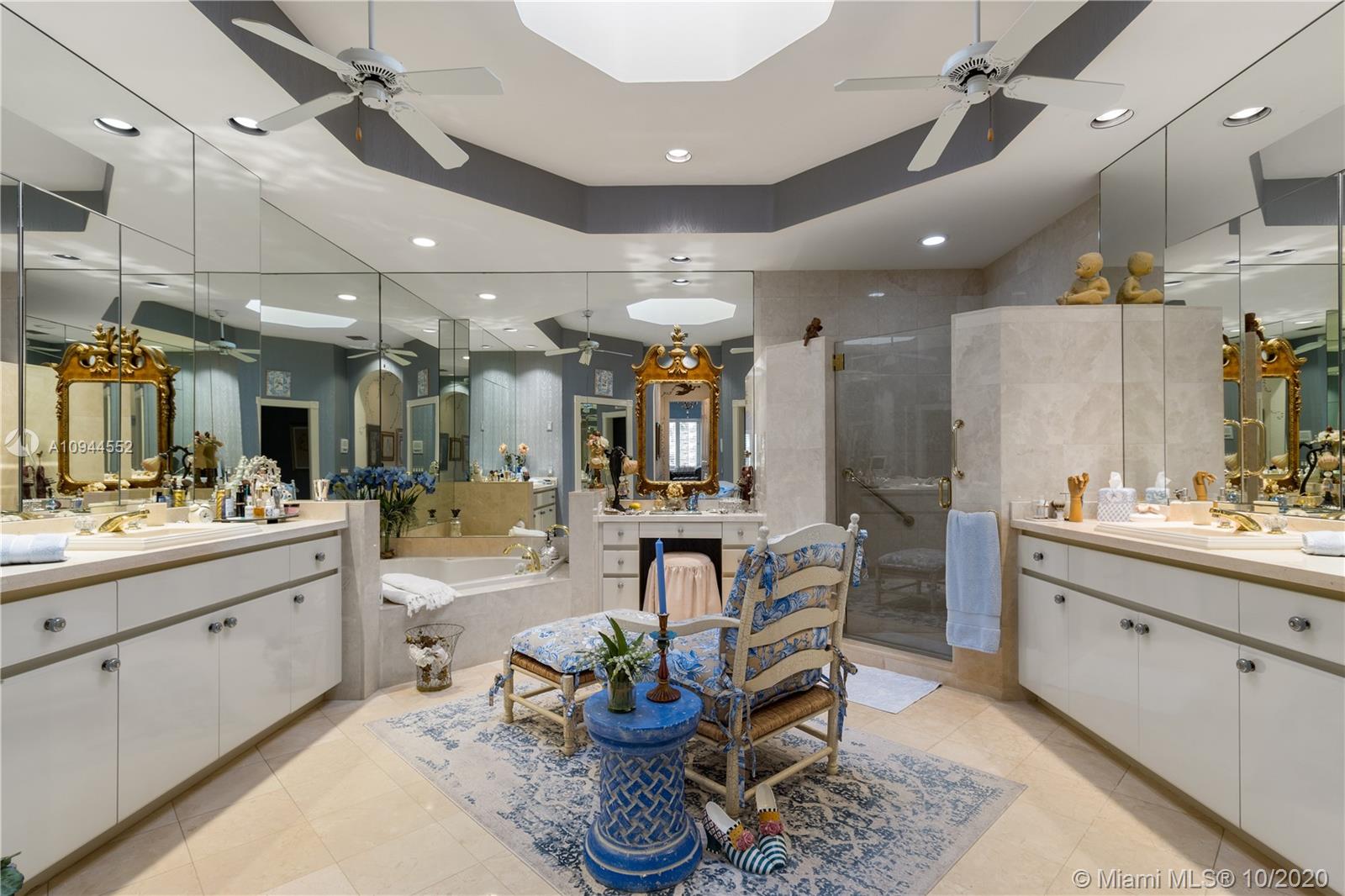 VINTAGE ISLE - Residential