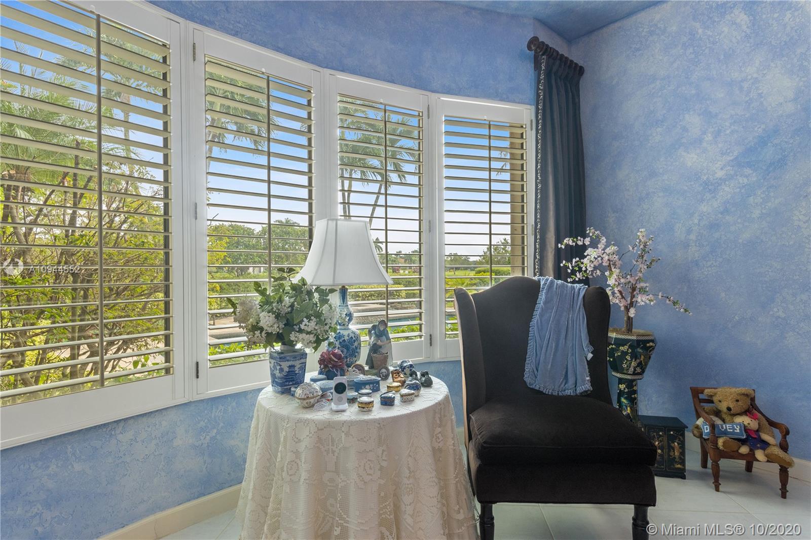 VINTAGE ISLE - Residential