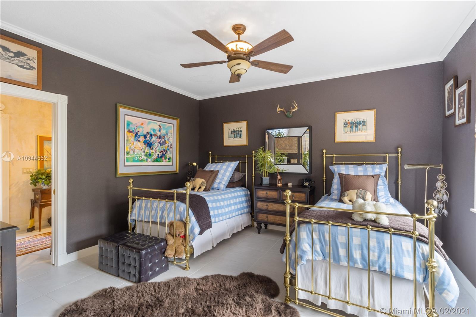 VINTAGE ISLE - Residential