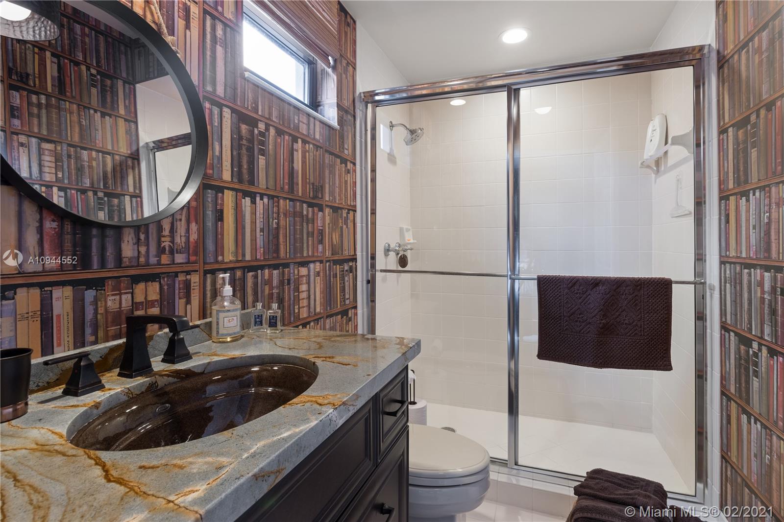 VINTAGE ISLE - Residential