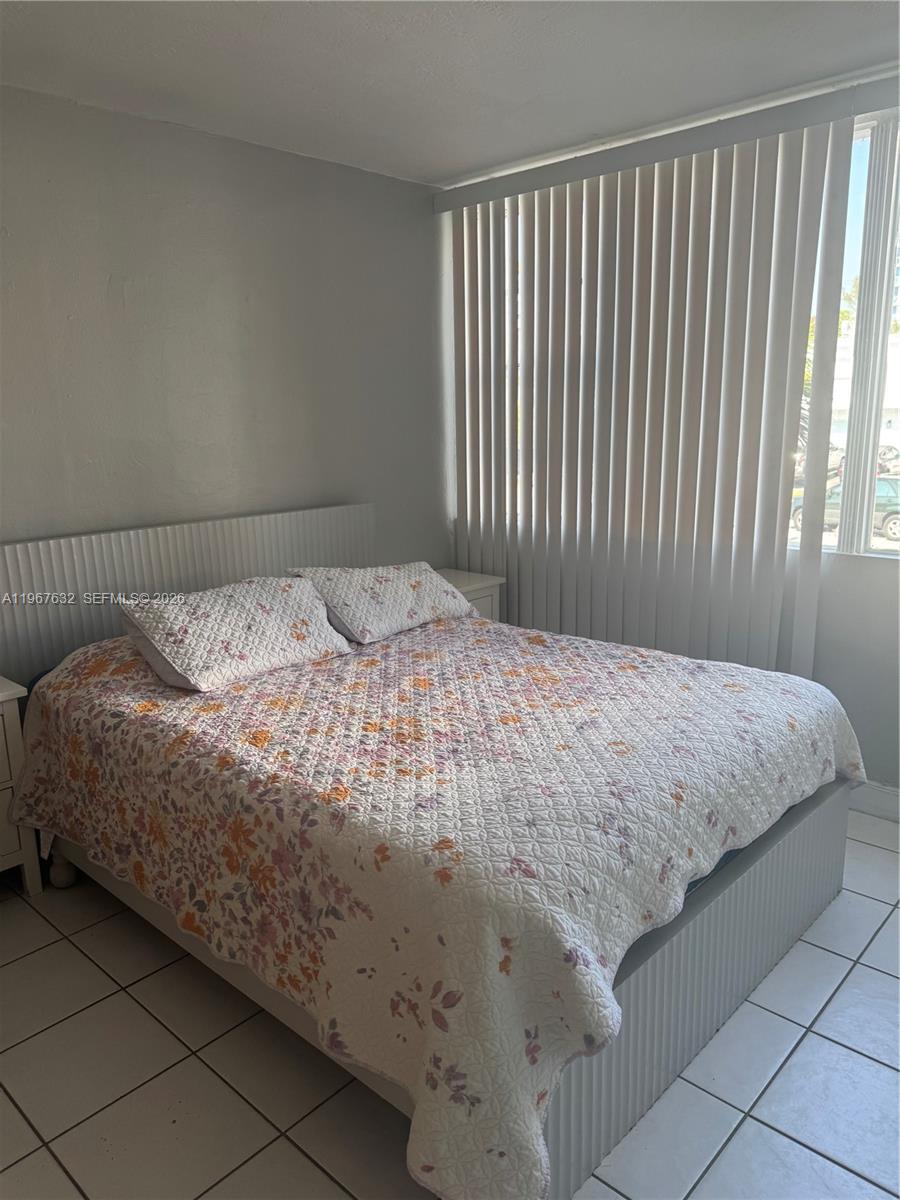 6484 Indian Creek Dr 115